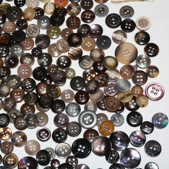 Variety estate bulk buttons lot, some vintage oyster shell / marbled look 323pcs - Picture 8 of 10